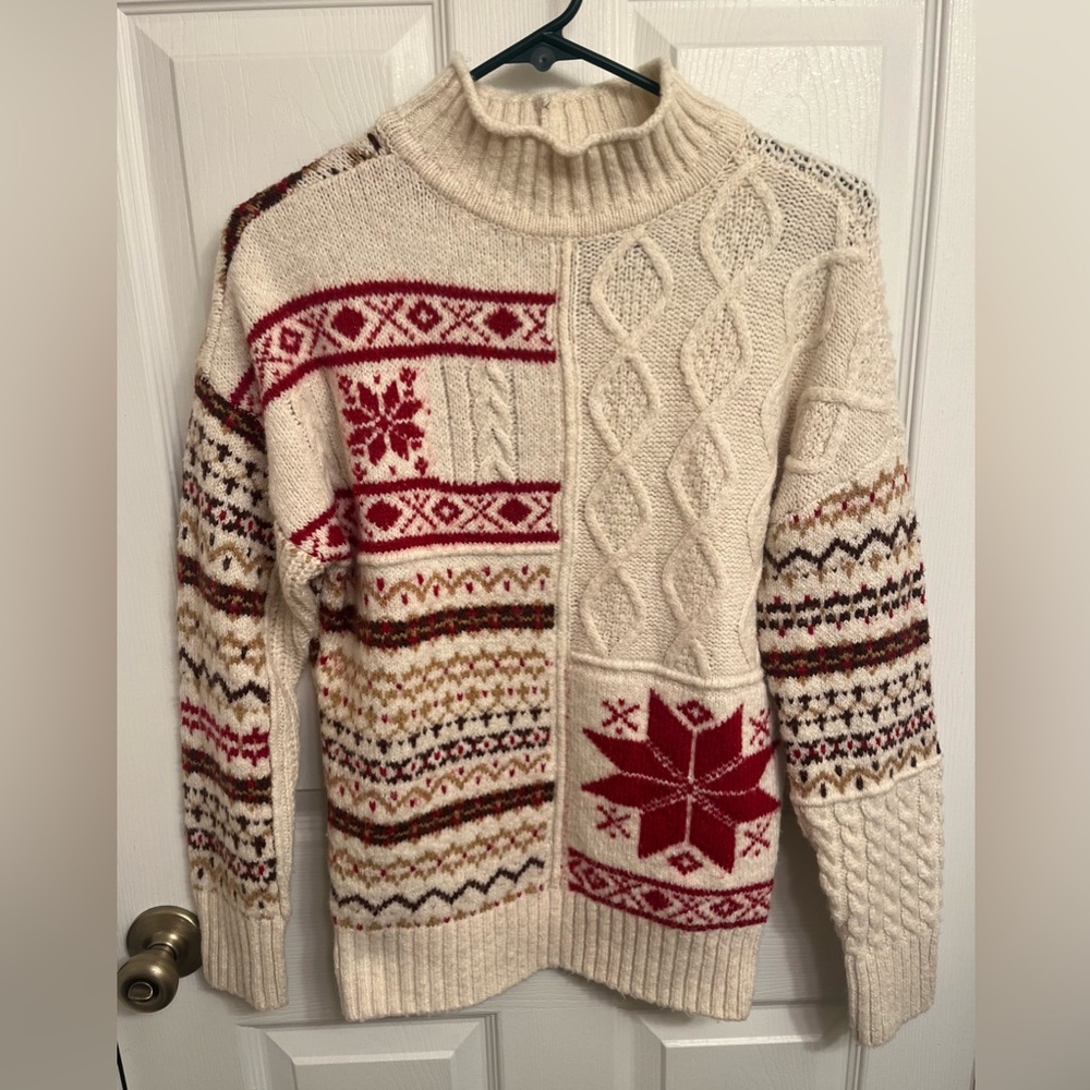 American Eagle Outfitters Women’s size XS Cable Knit Christmas Sweater